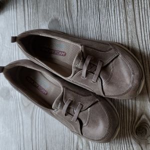Skechers slip on shoes